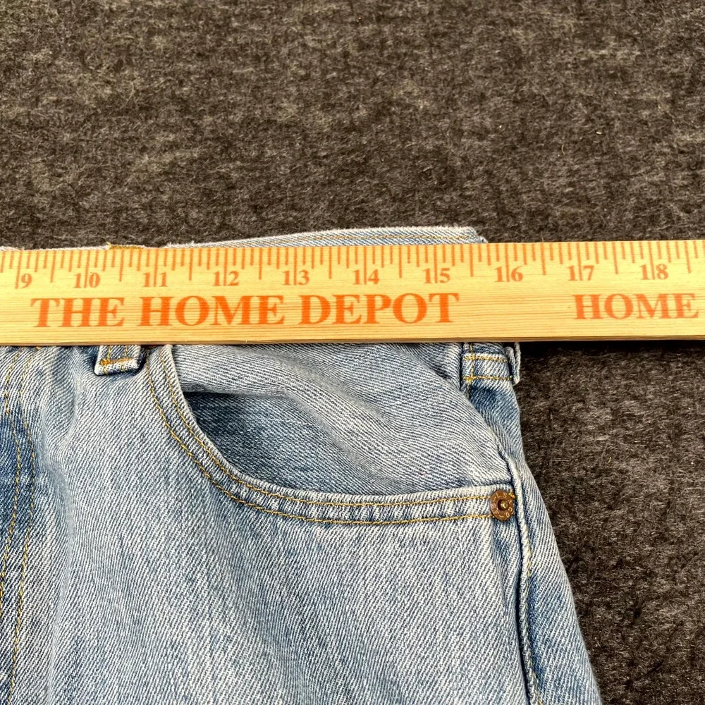 Vintage Levis 501 Original Mens Straight Leg Light Wash Blue Denim Jeans 32x32